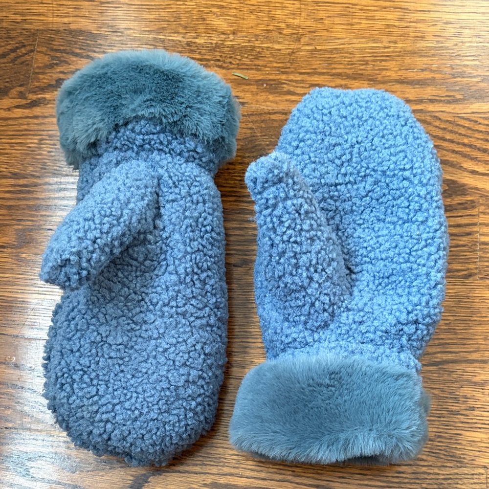 Blue faux Shearling Mittens - Picture 5 of 6